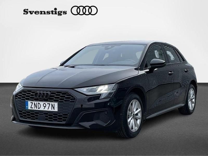 Svart Begagnad 2022 Audi A3 Proline Sedan | 228 900 kr (Marknadspris) - Bild 1/4