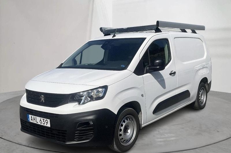 Vit Begagnad 2021 Peugeot Partner Minibuss | 172 900 kr (Marknadspris) - Bild 1/4