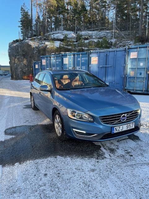 Blå Begagnad 2014 Volvo V60 Business Edition Kombi | 109 500 kr (Marknadspris) - Bild 1/4