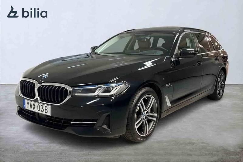 Svart Begagnad 2022 BMW 530e Kombi | 379 500 kr - Bild 1/1