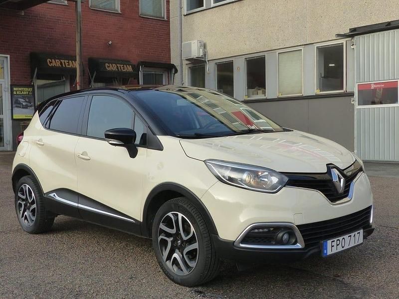 Flerfärgad (tvåfärgad) Begagnad 2016 Renault Captur SUV | 89 800 kr (Marknadspris) - Bild 1/4