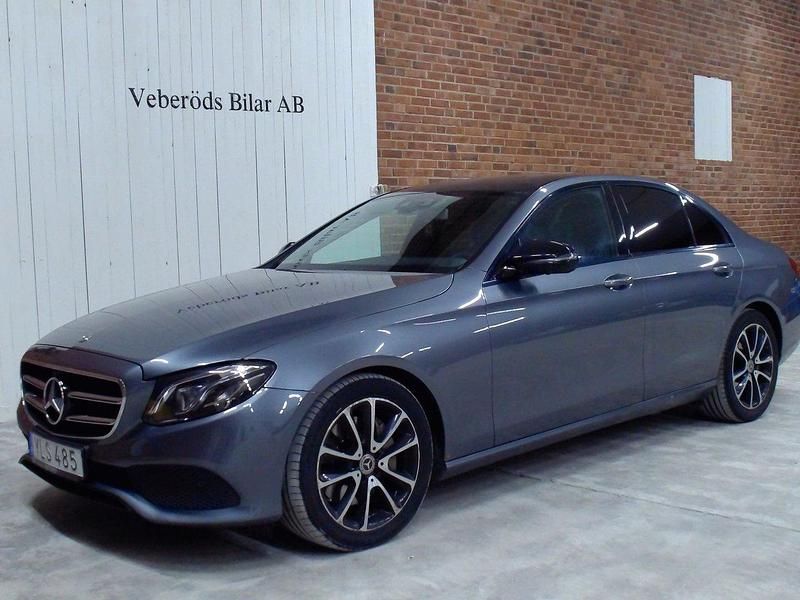 Grå Begagnad 2017 Mercedes E350 Avantgarde Sedan | 339 500 kr (Marknadspris) - Bild 1/4