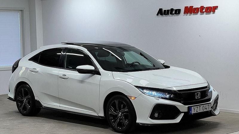 Vit Begagnad 2017 Honda Civic Halvkombi | 189 990 kr (Lite dyr) - Bild 1/3