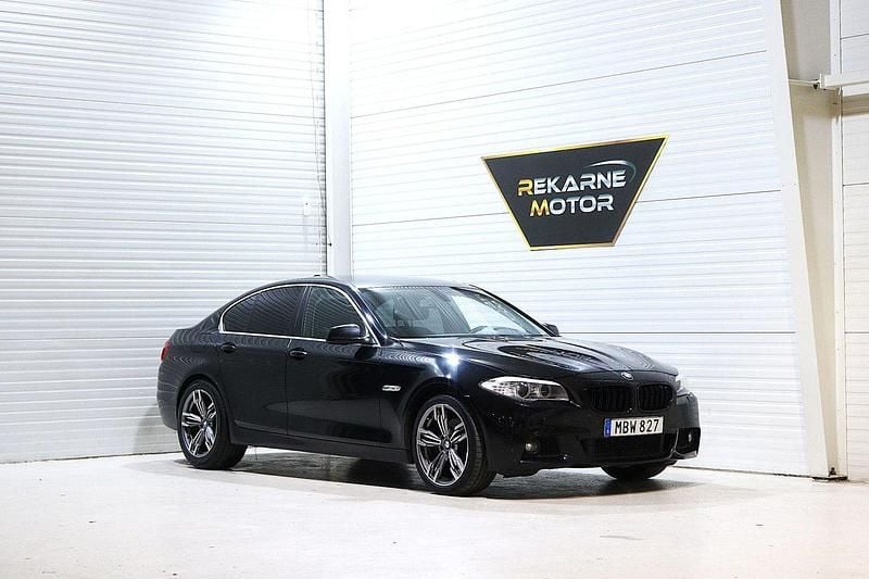 Svart Begagnad 2011 BMW 520 M Sport Sedan | 76 900 kr (Marknadspris) - Bild 1/3