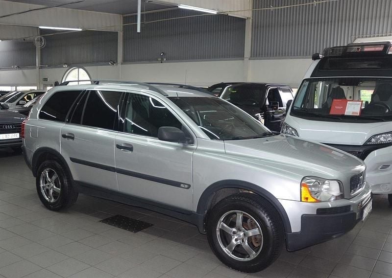 Silver Begagnad 2003 Volvo XC90 Standard SUV | 69 900 kr (Dyr) - Bild 1/4
