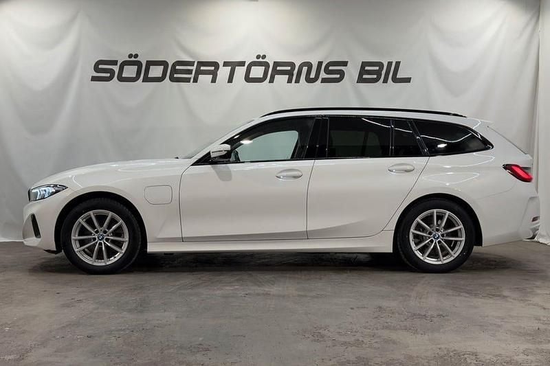 Begagnad BMW 330 292 HK (214 kW) 2024 Vit Kombi