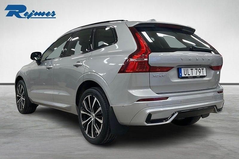 Begagnad Volvo XC60 Plus 253 HK (186 kW) 2022 Silver SUV