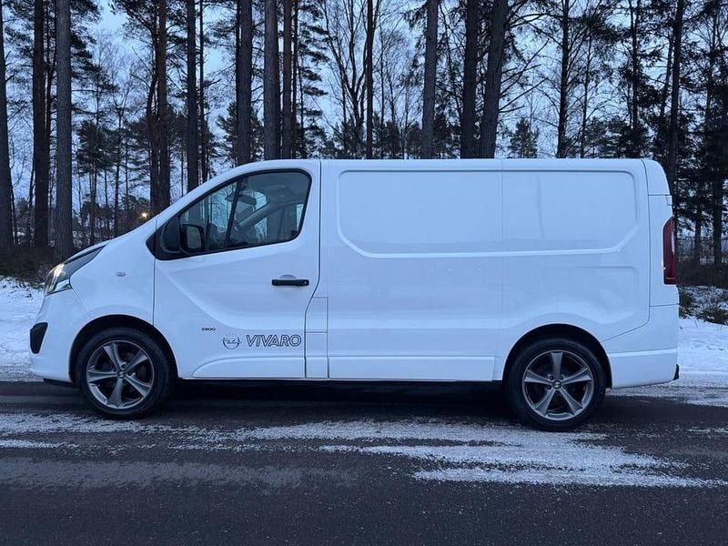 Begagnad Opel Vivaro 125 HK (91 kW) 2017 Vit Minibuss