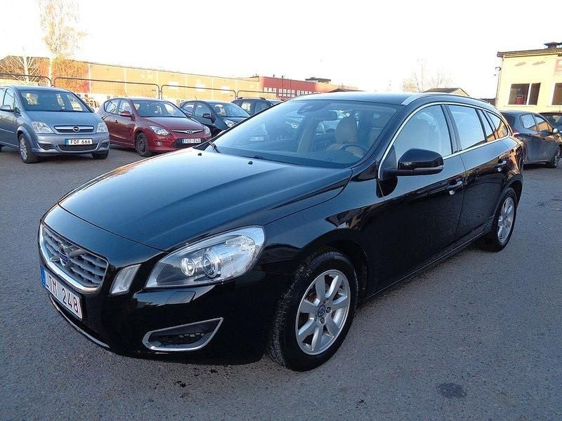 Svart Begagnad 2011 Volvo V60 Summum Kombi | 79 900 kr (Marknadspris) - Bild 1/4