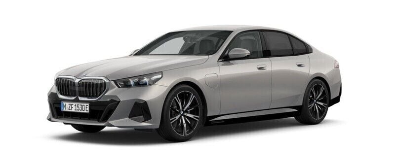 Ny 2025 BMW 530e Comfort Edition Sedan | 767 800 kr (Marknadspris) - Bild 1/4