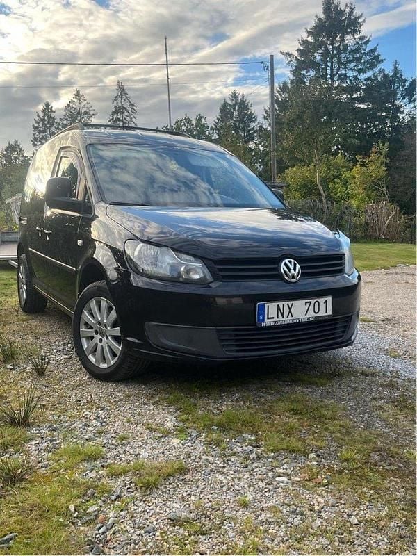 Svart Begagnad 2011 VW Caddy Minibuss | 47 000 kr (Marknadspris) - Bild 1/4