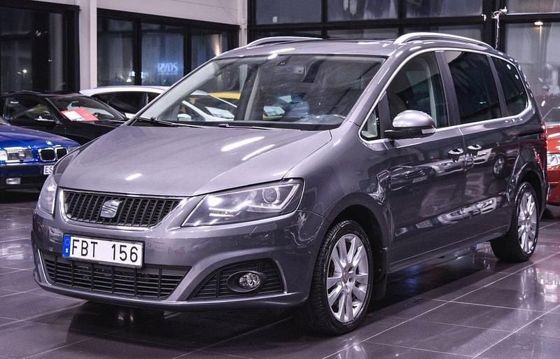 Grå Begagnad 2011 Seat Alhambra Minibuss | 119 900 kr (Marknadspris) - Bild 1/4