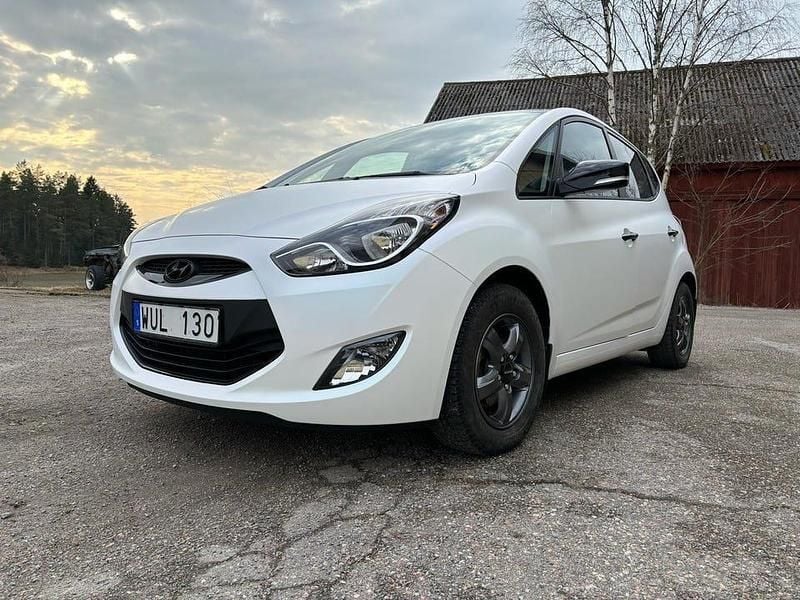 Pearlwhite (folierad) Begagnad 2012 Hyundai ix20 Halvkombi | 89 500 kr (Marknadspris) - Bild 1/2