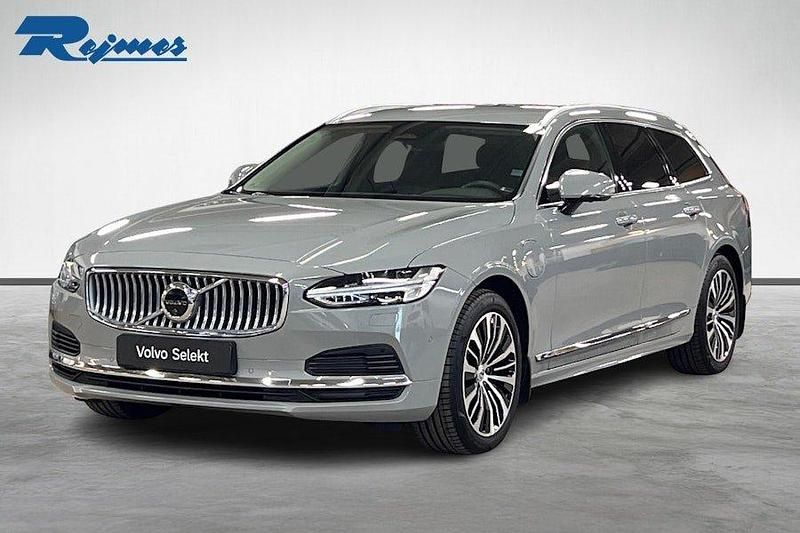 Grå Begagnad 2024 Volvo V90 Core Kombi | 479 900 kr (Marknadspris) - Bild 1/4