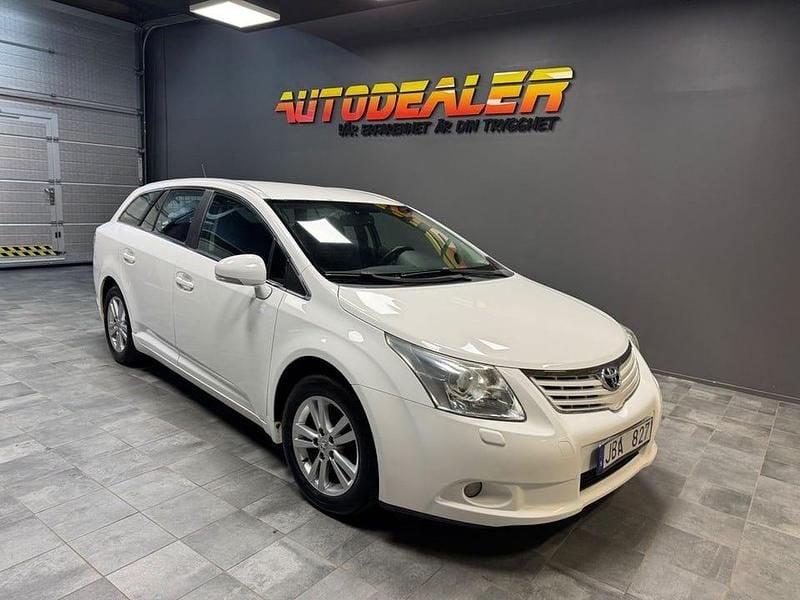 Vit Begagnad 2009 Toyota Avensis Business Edition Kombi | 59 900 kr (Marknadspris) - Bild 1/4