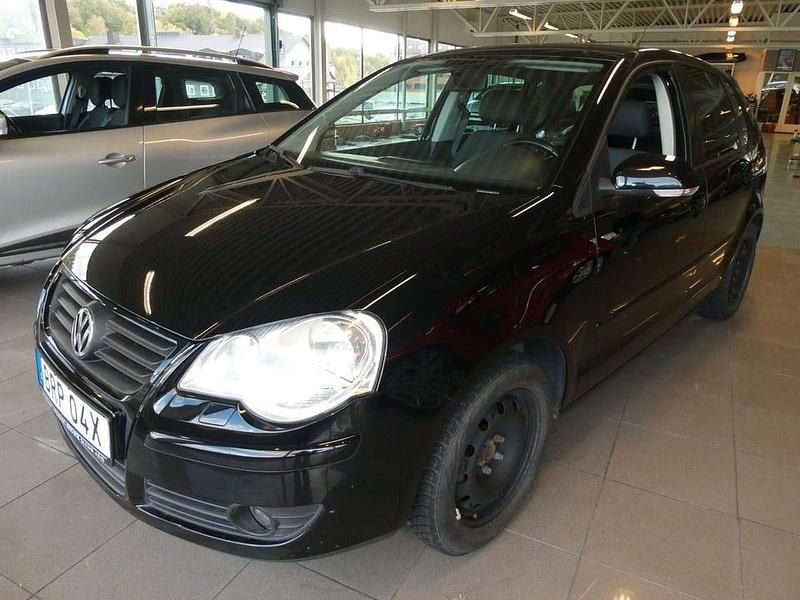 Svart Begagnad 2009 VW Polo Trendline Halvkombi | 44 300 kr (Marknadspris) - Bild 1/4