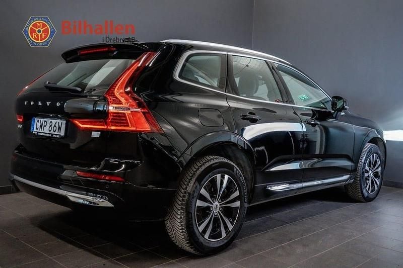 Begagnad Volvo XC60 Core 350 HK (257 kW) 2023 Svart SUV