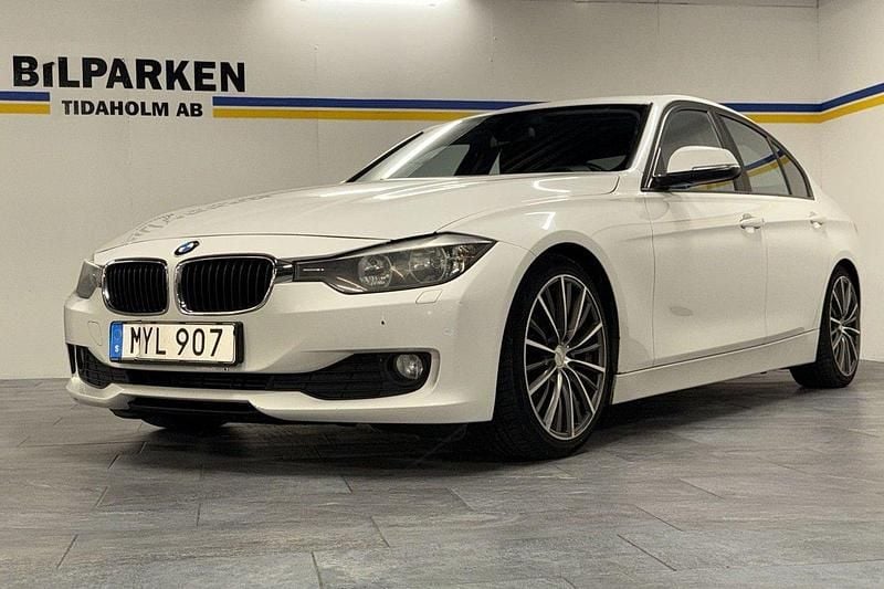 Vit Begagnad 2012 BMW 316 Sedan | 99 500 kr (Lite dyr) - Bild 1/4