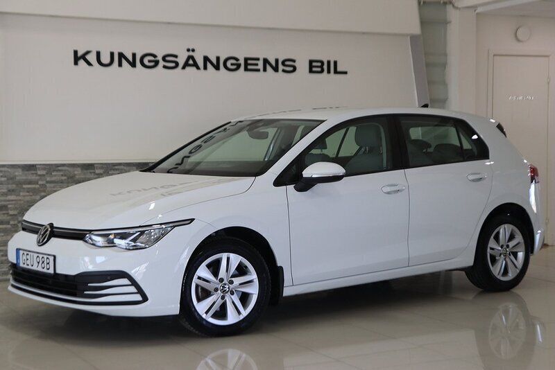 Vit Begagnad 2021 VW Golf VIII Halvkombi | 259 900 kr (Marknadspris) - Bild 1/4