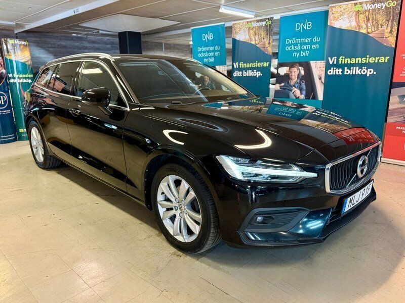 Svart Begagnad 2020 Volvo V60 Momentum Kombi | 249 900 kr (Marknadspris) - Bild 1/4
