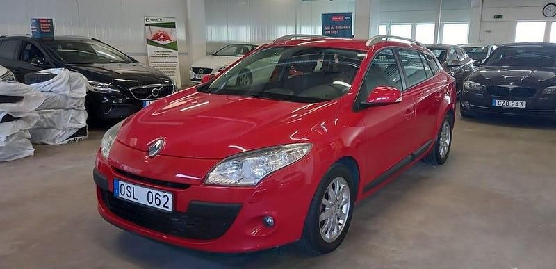Röd Begagnad 2011 Renault Mégane III | 85 000 kr (Lite dyr) - Bild 1/3
