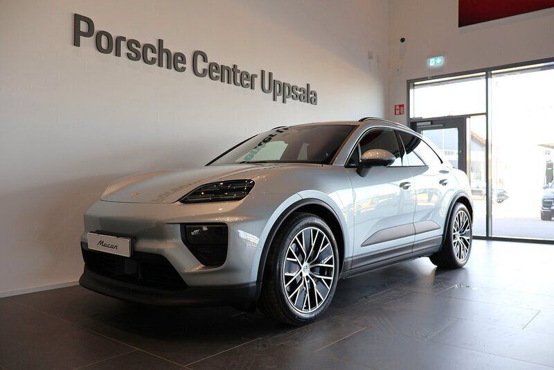 Silver Ny 2024 Porsche Macan SUV | 1 128 560 kr (Superpris) - Bild 1/4