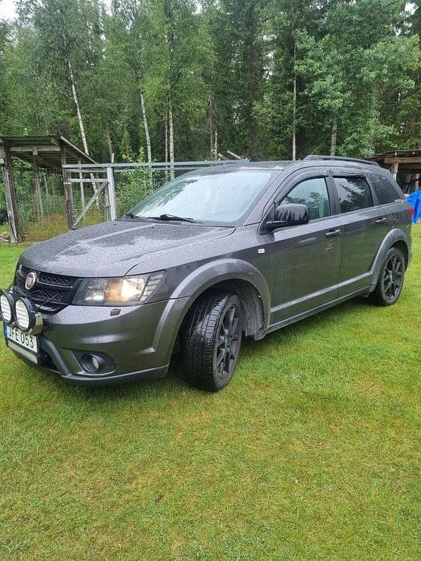 Grå Begagnad 2014 Fiat Freemont SUV | 65 000 kr (Superpris) - Bild 1/4