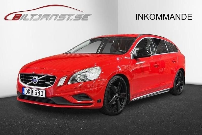 Röd Begagnad 2011 Volvo V60 R-Design Kombi | 109 900 kr (Marknadspris) - Bild 1/3