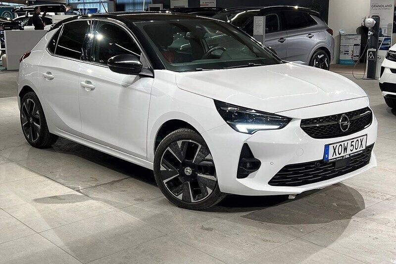 White jade Begagnad 2021 Opel Corsa-e Design Edition Halvkombi | 174 900 kr (Marknadspris) - Bild 1/4