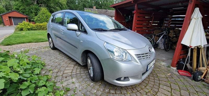 Silver Begagnad 2010 Toyota Verso Minibuss | 41 000 kr (Dyr) - Bild 1/4