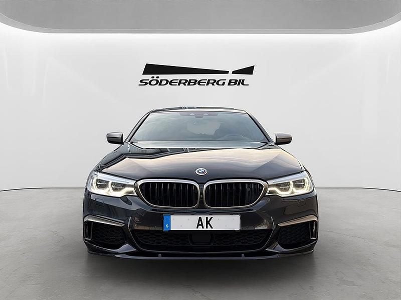 Begagnad BMW M550 M Sport 400 HK (294 kW) 2017 Svart Sedan