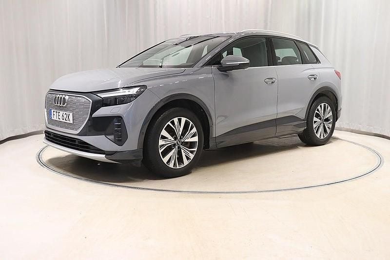 Grå Begagnad 2022 Audi Q4 e-tron Advanced SUV | 349 000 kr (Bra pris) - Bild 1/4