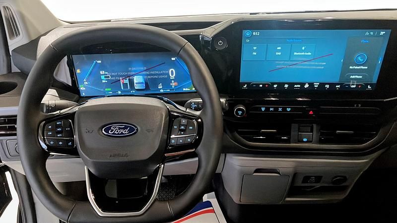 Ny Ford E-Transit 2026 Svart Van