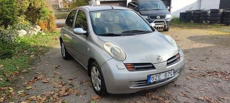Begagnad Nissan Micra 80 HK (58 kW) 2004 Silver Halvkombi