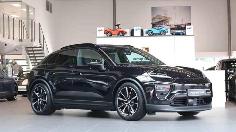 Svart Ny 2025 Porsche Macan 4 Electric SUV | 1 078 200 kr - Bild 1/1