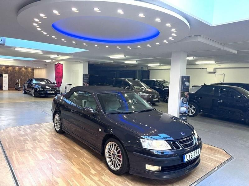 Svart Begagnad 2004 Saab 9-3 Cabriolet Aero Cab | 89 900 kr (Marknadspris) - Bild 1/4