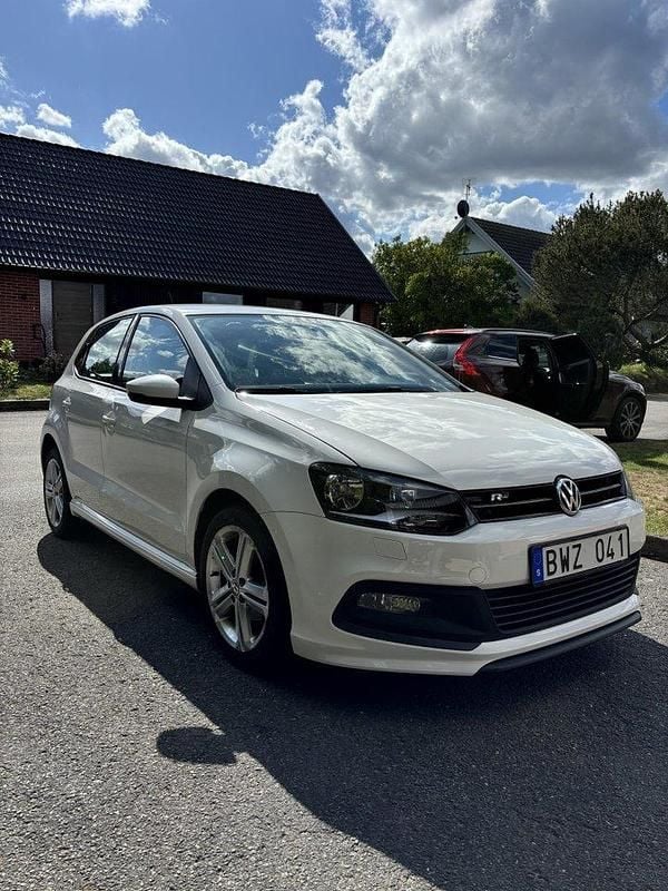Begagnad 2013 VW Polo R-line Halvkombi | 69 995 kr (Marknadspris) - Bild 1/4