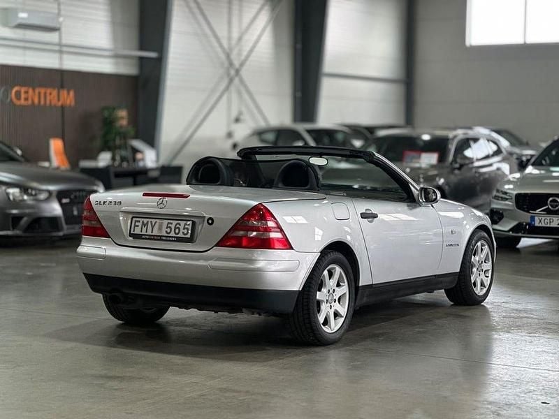 Begagnad Mercedes SLK230 193 HK (141 kW) 1997 Ljusgrå Cab