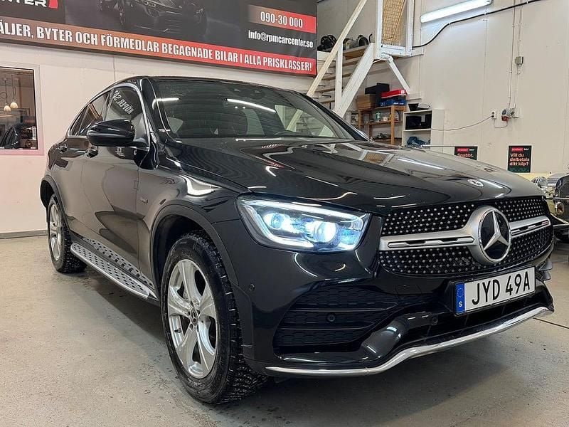 Begagnad Mercedes GLC300e AMG line 306 HK (225 kW) 2020 Svart Sportkupé