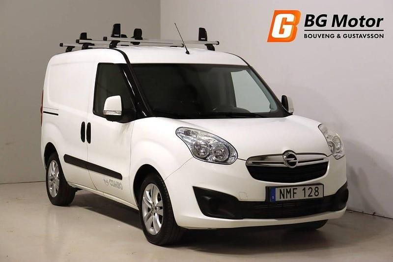 Vit Begagnad 2014 Opel Combo Van | 79 900 kr (Lite dyr) - Bild 1/4