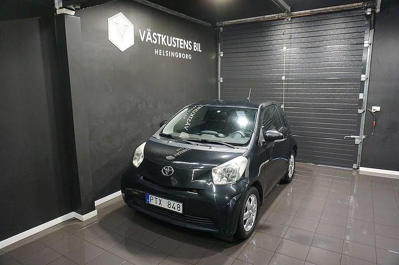 Begagnad Toyota iQ 68 HK (50 kW) 2008 Svart Halvkombi