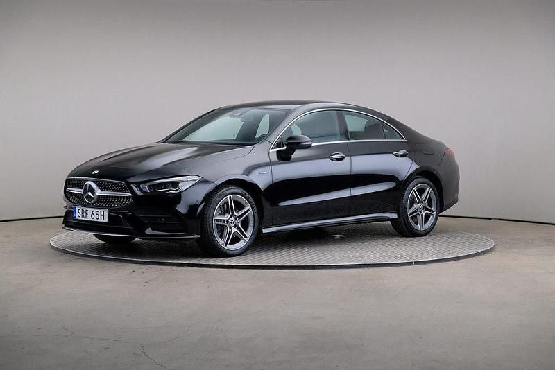 Svart Begagnad 2021 Mercedes CLA250e AMG line Sedan | 339 000 kr (Marknadspris) - Bild 1/4