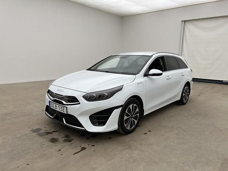 Begagnad Kia Ceed Sportswagon 2022 Vit Kombi