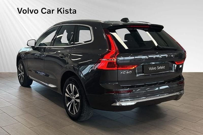Begagnad Volvo XC60 Core 355 HK (261 kW) 2022 Grå SUV