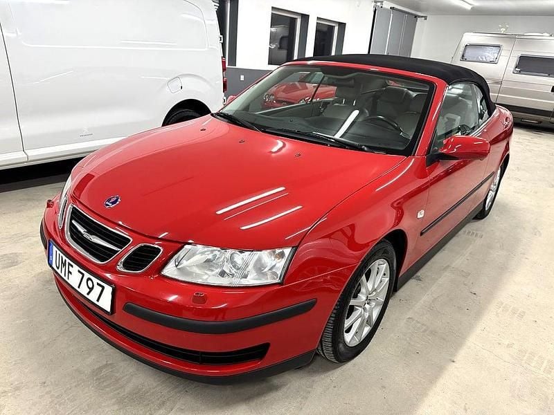 Röd Begagnad 2003 Saab 9-3 Cabriolet Linear Cab | 149 000 kr (Marknadspris) - Bild 1/4