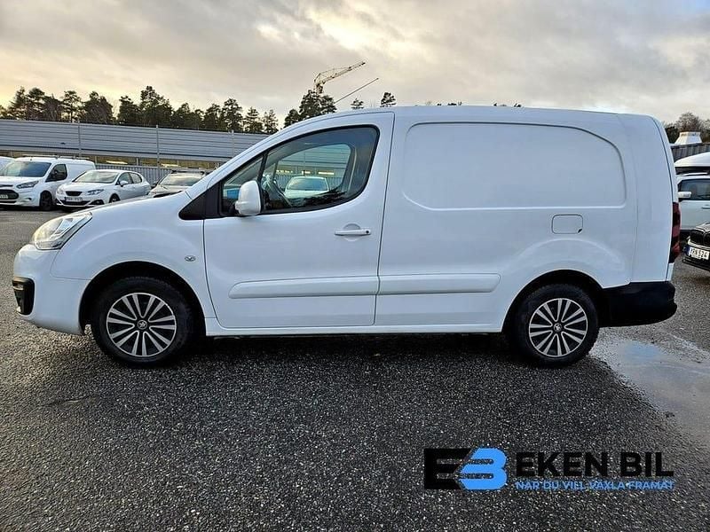 Vit Begagnad 2018 Peugeot Partner S Minibuss | 99 875 kr (Marknadspris) - Bild 1/3