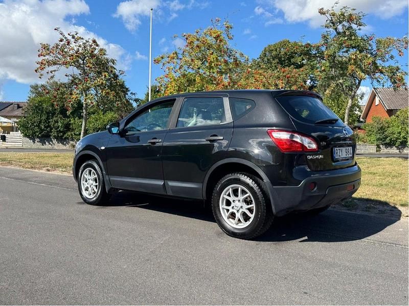 Svart Begagnad 2013 Nissan Qashqai SUV | 54 500 kr (Marknadspris) - Bild 1/4