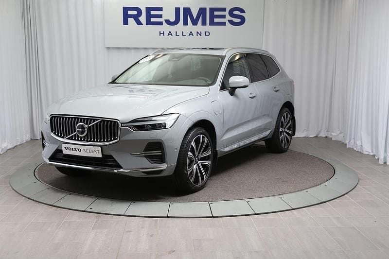 Grå Begagnad 2024 Volvo XC60 Plus SUV | 609 500 kr (Dyr) - Bild 1/4