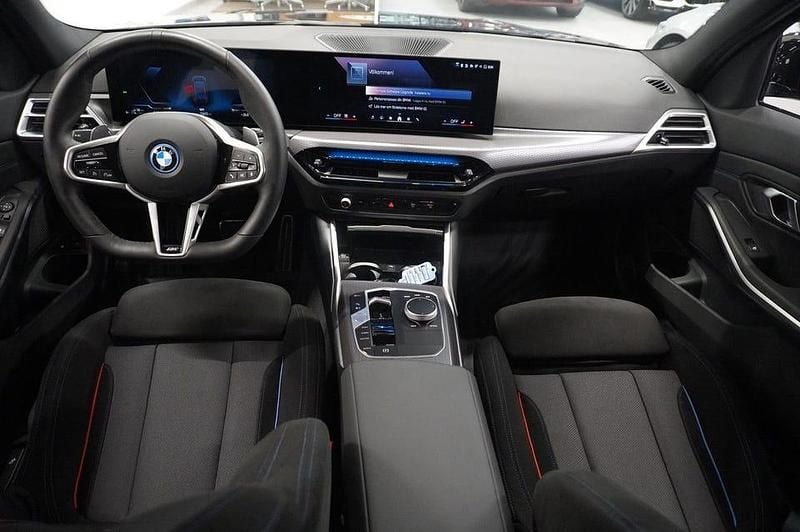 Begagnad BMW 330 M Sport 292 HK (214 kW) 2025 Safirsvart metallic Kombi