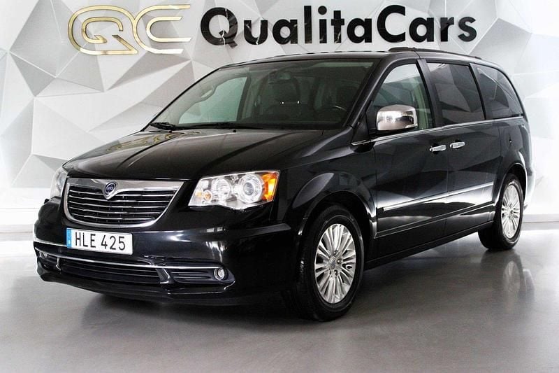 Svart Begagnad 2015 Lancia Voyager Minibuss | 168 900 kr (Lite dyr) - Bild 1/4